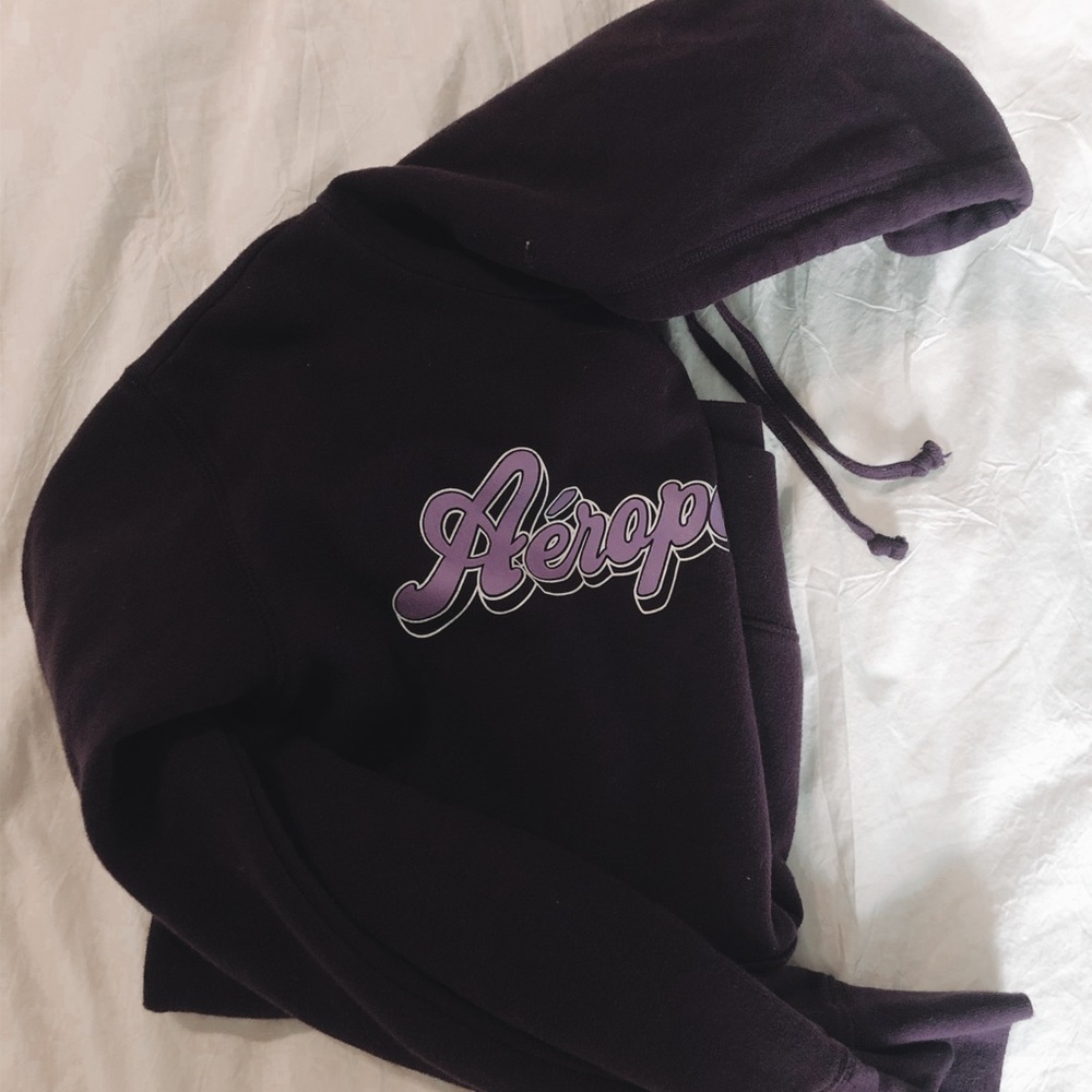 AEROPOSTALE Sweatshirt. Soft feel and purple color